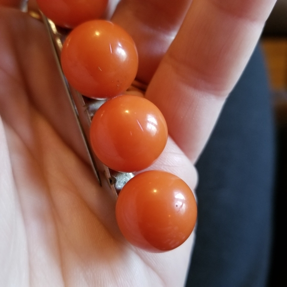 Relisted -Vintage Bakelite ball brooch orange tested row - Picture 10 of 11